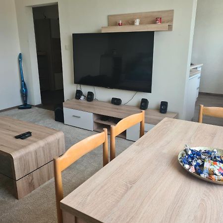 Apartman Valentin Apartment โคมาร์โน ภายนอก รูปภาพ